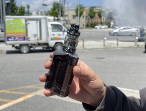“니코틴 없고 냄새도 안 나니까”…‘금연구역’ 사각지대