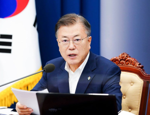 문 대통령 “추석 때 가족끼리 마스크 벗고 대화… 정부 목표”