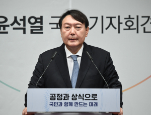 ‘고발 사주 의혹’ 윤석열 “시기‧표현 비상식적” 공식 반박