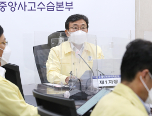 방역당국 “국내 발생 확진자 700명대 중반… 엄중한 상황”