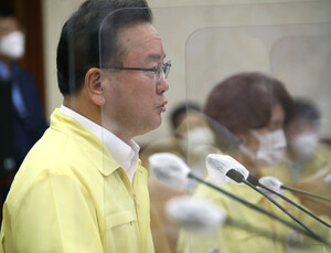 김 총리 “모더나, 공급일정 차질 통보… 접종 계획 보완하겠다”