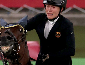 점프 거부한 말 때문에 0점… 근대5종은 왜 무작위로 말을 고를까?
