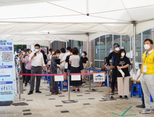 코로나19 위기단계 ‘경계’ 유지…선별진료소 이달까지 운영