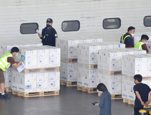 화이자 직계약 물량 268만2000회분, 인천공항 도착