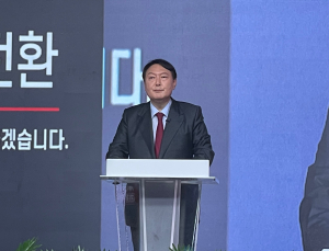 ‘보여줄게 완전히 달라진 나’… 윤석열, ‘줄어든 도리도리’로 눈길