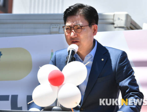 [단독] ‘아내 폭행’ 이정훈 강동구청장, 민주당 탈당계 제출