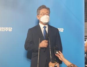 ‘이낙연 경선불복’에 한숨 쉰 이재명...“당 결정대로 할 것”