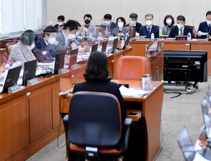 “중증장애아동 돌보는 게 ‘무면허 의료행위’라니...” 
