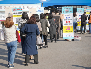 확진자 중 위중증 비율 1.56%→2.36%… “백신 면역 효과 예측보다 빨리 떨어져”