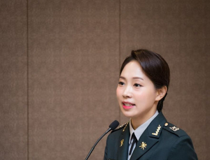 민주당 첫 번째 외부 영입 인재, 조동연 교수… 30대‧여성‧국방전문가 선택