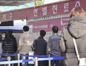 신규확진 7175명·위중증 840명 ‘사상 최다’… 김 총리 “따라잡기 힘든 상황”