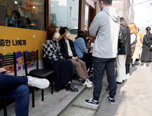 영업시간·사적모임 제한?...다음주 '특단 조치' 가능성