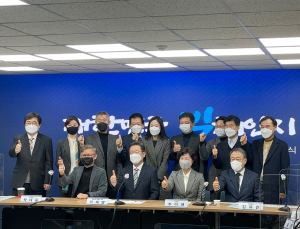 이재명 “변화 적응해야 기회 누려”… 아들 도박 논란엔 “사죄”