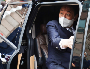 “가짜 경력으로 교편을?… 윤석열 후보님 현실을 보세요”