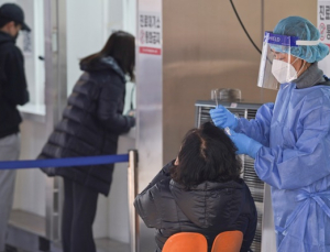 '하루 1만명' 대비 병상확충…일반진료 공백 불가피