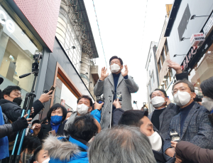 이재명 “국정 운영, 점쟁이에게 묻지 않아야”