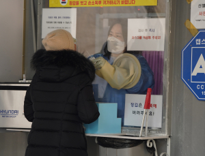 “거리두기 강화 능사 아냐”… 의료체계 여력 관건
