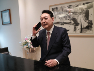 윤석열, 美 바이든과 통화… 취임 후 백악관 방문 이뤄질 듯