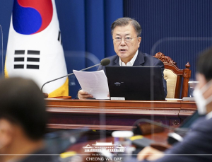 ‘매곡동 사저’에 ‘액세서리’까지… 文의 삼중고