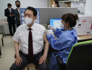 ‘각자도생’이 과학방역?… “사실상 무대책”