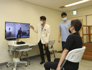 뇌졸중 환자들, ‘증강현실’로 집에서 재활운동한다