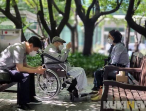 전국민 의료정보 한 곳에…“분산시켜야 더 안전”