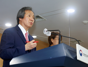 “유럽 학회 가니, 마스크 안 쓰더라”...노마스크 임박?