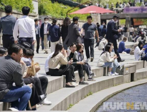 ‘방역 최후의 보루’ 실내 마스크도?…일상회복 잰걸음