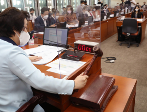 “이XX 발언, 사과부터”...복지장관 청문회 한때 중단