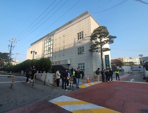 “도대체 어느 병원 있는건지” 이태원 참사, 신원 확인 늦어져