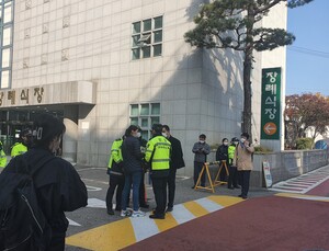 “우리 애 거기 있나요” 이태원 병원 장례식장, 쉬지 않는 전화벨