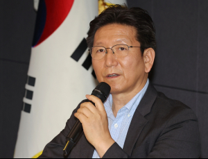 “엄마들 브런치 즐기려 소아과 오픈런” 의협연구원장 막말 논란