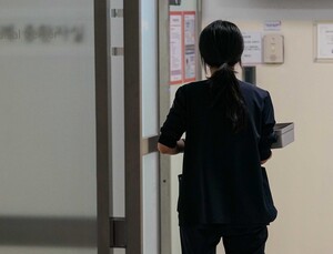 전공의 업무·책임 떠안은 간호사