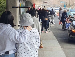 “생명 구걸하고 싶은 심정”…의료공백에 중증환자 불안 고조 