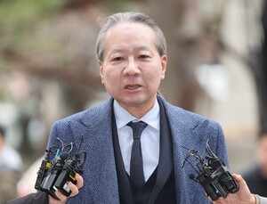 경찰, 의협 실무진 2명 참고인 조사…수사 본격화