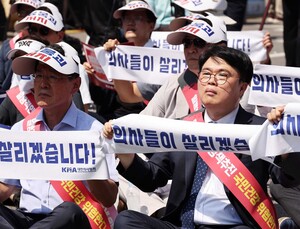 의협 ‘강대강’ 행보에 전 임원도 손사래…“지나친 독선”