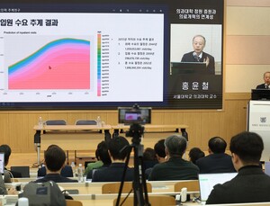 “의사 부족” vs “초과 공급”…계속되는 적정 의료인력 논쟁