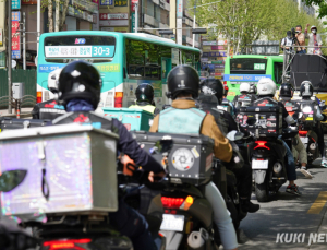 ‘배달노동자’ 국민연금 보험료, 절반 줄어들까…“사업장 가입 전환해야”