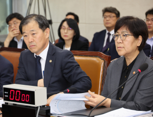 복지부 “지역의사제 도입하고 공공의료사관학교 설립”