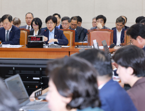 의정갈등 1년 8개월 만에…“보건의료 ‘심각’ 경보 곧 해제” [2025 국감]