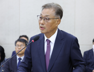 ‘여대생 청부살인범’ 도운 의사 채용 논란…심평원장 “오래돼 괜찮을 줄” [2025 국감]