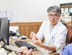 흔한 뇌졸중 후유증, 팔다리가 굳는 이유와 풀어주는 방법