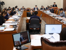 의무 복무 ‘지역의사제’ 복지위 법안소위 통과