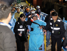 ‘신안 해상 여객선’ 탑승자 전원 구조…“항로 이탈 추정”