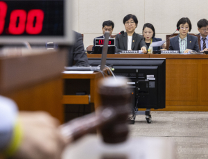 지역의사제·비대면진료 법안 8부 능선 넘어…공공의대법 계속 심사