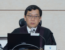 ‘단호 vs 절차’…이진관·지귀연 판사의 상반된 재판 스타일