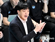 ‘리버스 스윕 패’ GS칼텍스 이영택 감독 “3세트부터 리시브 흔들려” [쿠키 현장]