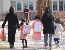 ‘월 10만원’ 아동수당, 만 8세까지 확대…해외입양 중단 추진
