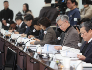 “의사 과잉”vs“최선의 결과”…인력 수급추계 두고 의·정 평행선