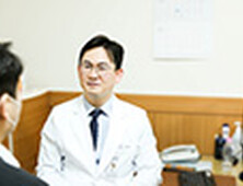한쪽 팔에만 뻗치는 통증, 목 신경 압박일 수 있어요